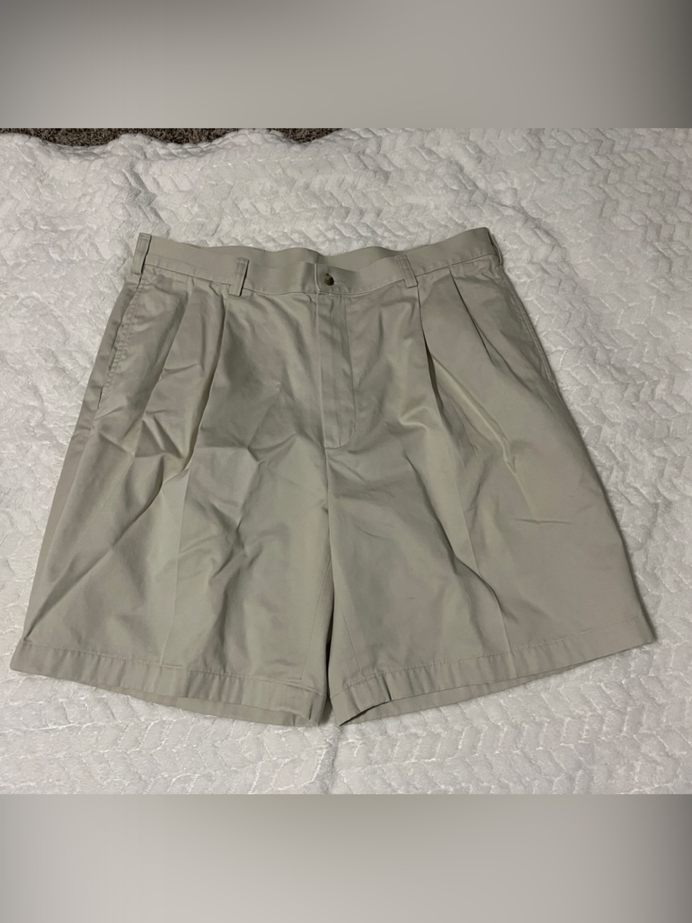 Jos. A. Bank Men's Flat Front Shorts in Light Khaki
